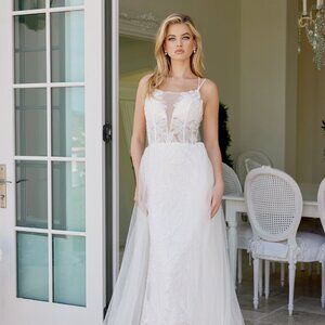 New Off White Mermaid Wedding Gown w/ Floral Pattern & Lace Up Back NX C1628W